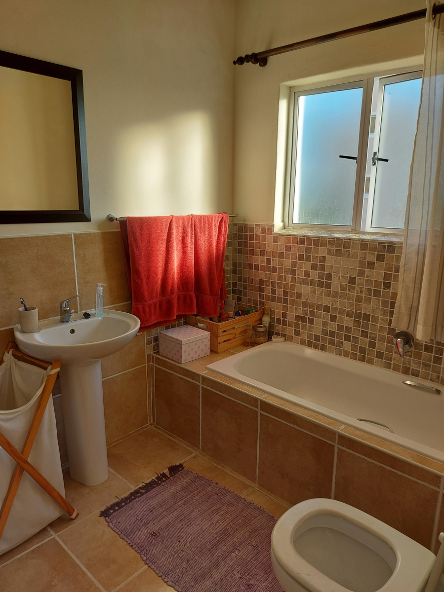 To Let 1 Bedroom Property for Rent in Beacon Bay Eastern Cape